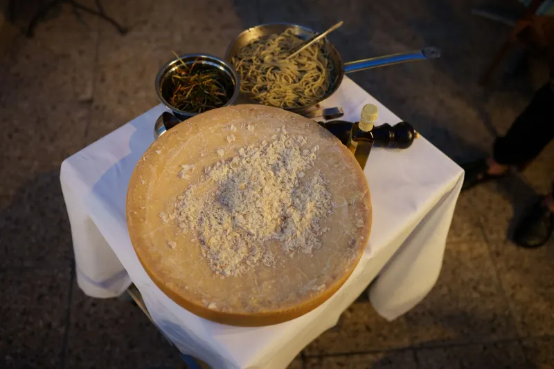Tre Ingredienti, Mille Segreti: Il Cacio e Pepe Napoletano che Non Ti Aspetti