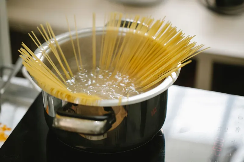 Il Segreto Sta nell'Acqua: Come Cuocere la Pasta Napoletana Senza Sbagliare un Colpo