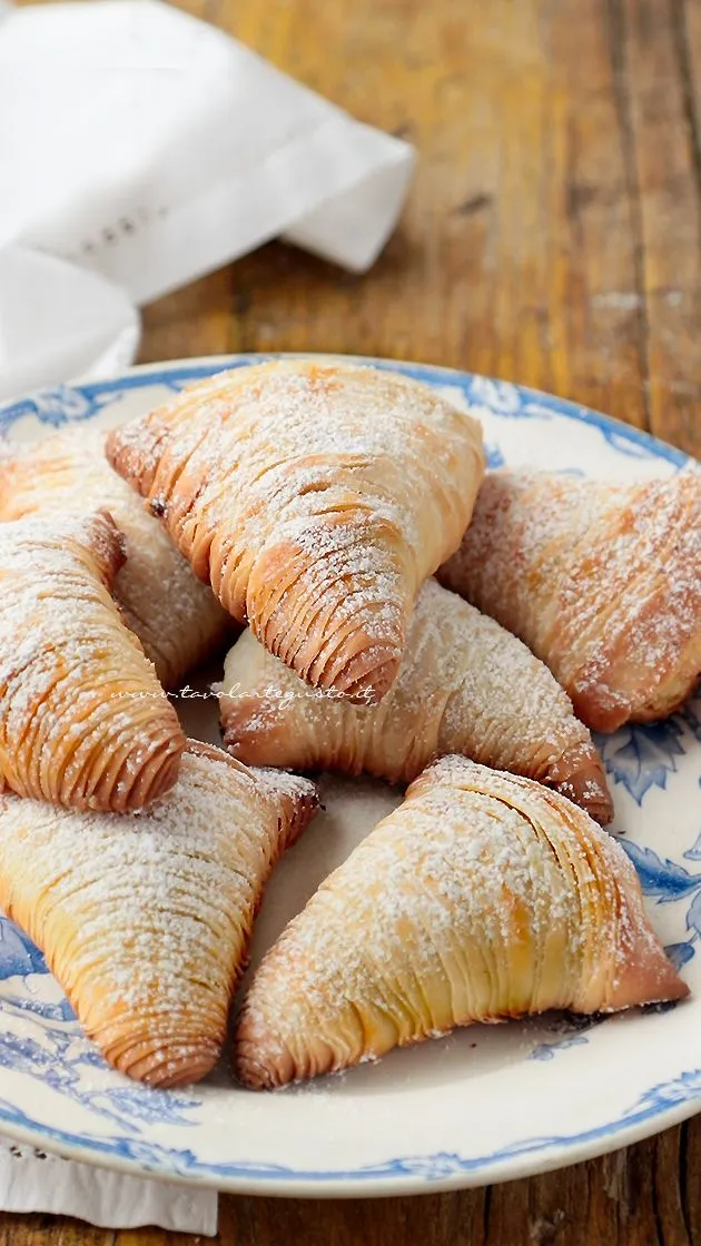 Il Dolce Cuore di Napoli: Sfogliatelle, Babà e Pastiera Raccontano la Città