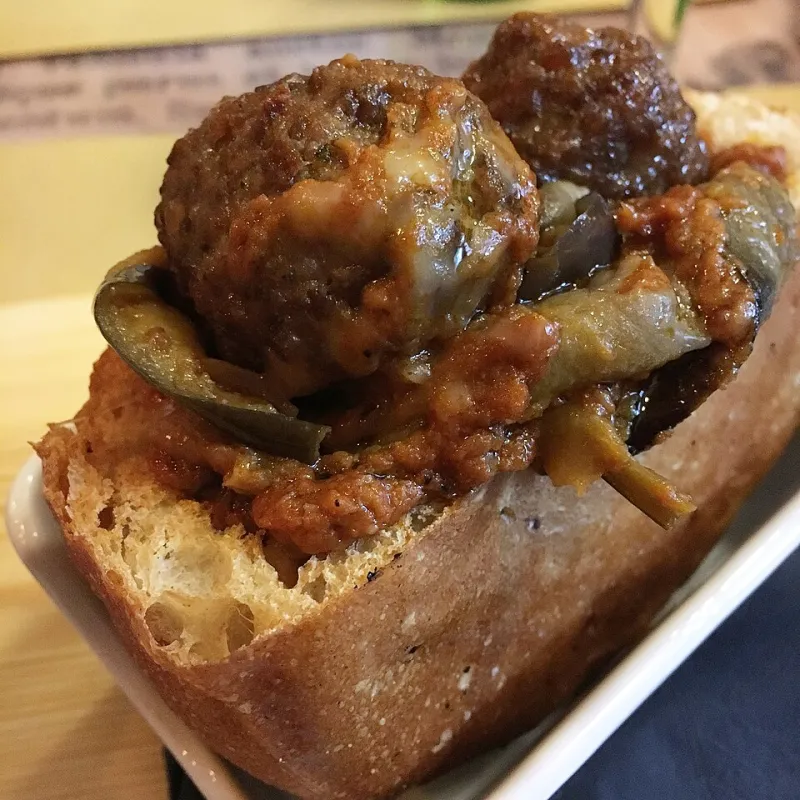 Street Food Napoletano: Frittatine, Cuoppo e Arancini — Mangiare in Piedi è una Filosofia di Vita